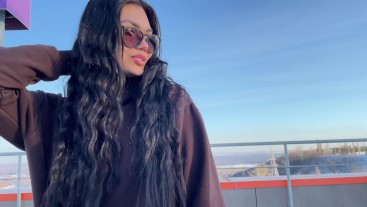 Измена. Девушка-курьер сделала минет моему мужу на публичной паркке торгового центра