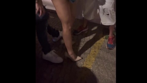 loira gostosa casada transando com dois desconhecidos no estacionamento depois de sair do funk dance - corno b