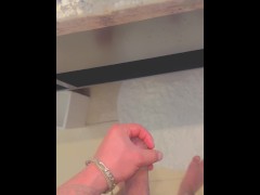 Quick bathroom Break - Screenshot 11 of 16 - Solo Male