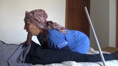 This Muslim woman is SHOCKED !!! I take out my big black cock for my turkish maid.