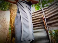 Asian Village Girl Outdoor Showering - නානවා හොරෙන් වීඩියෝ කරලා - Screenshot 16 of 16 - African Village