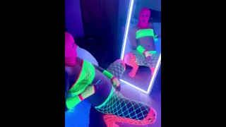 Creampie anal afterparty para sumisa sissy rave puta. Juguetes anales blacklight