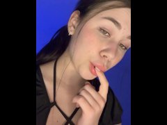 Sexy student shows off her skills with her mouth