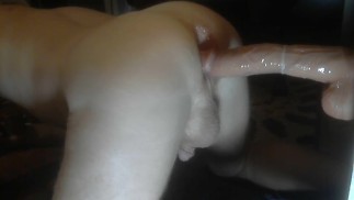 Gode poussant me baise profondément