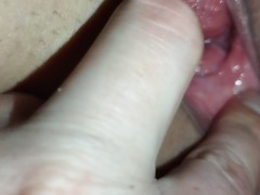 Stiefbruder spreizt meine Fotze mit Riesenspekulum, spuckt in mein Pissloch und fickt mich hart