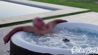 Я расслабляюсь в джакузи и жду тебя