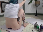 Preview 1 of Kinky weirdo getting messy with paint on her ass