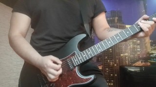 Dedilhando minha guitarra com novo riff que fiz