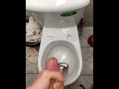 💦Nasty guy cums in a dirty toilet at work