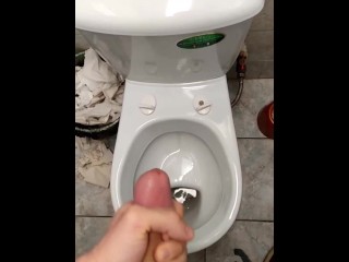 💦nasty Mec Jouit Dans Les Toilettes Sales Au Travail