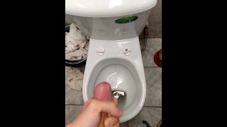 💦Nasty guy cums in a dirty toilet at work