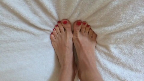 FÉTICHE DES PIEDS EN POV ! Pédicure rouge et crème blanche