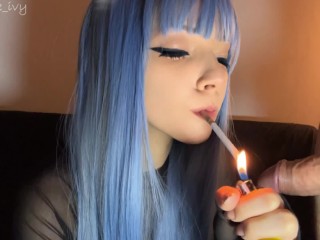 Fumer et Sucer Une Bite En Même Temps Par Une Autre Petite Amie (vidéo Complète Sur Mon 0nlyfans / ManyVids)