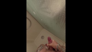 Una paja en la ducha