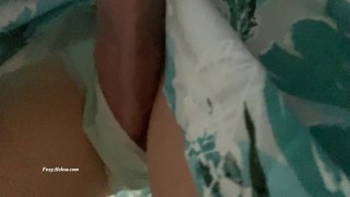 Penetrerende geile lul onder rok. Ontmoet milf poesje in de trein metro