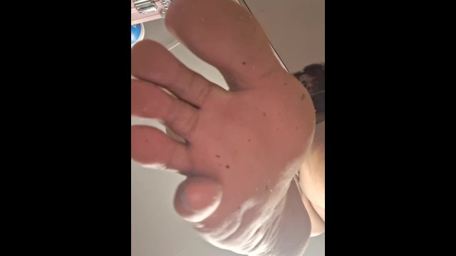 Tgirl flexes her soles