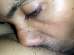 Me Da Mucho Placer Con Su Lengua,  Chupando Mi Gran Vagina Hinchada Y Lubricada