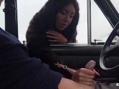 Я вытащил член на стоянке и телка с улицы отсосала его - Screenshot 6 of 16 - Sucked Parking