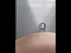 my gymbro records me in the shower