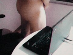 Handjob and cum to relax! Watching porn