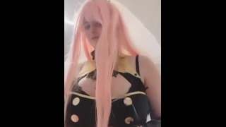 Mori Hololive Cosplay - Tratando de montar (Trailer para video completo)