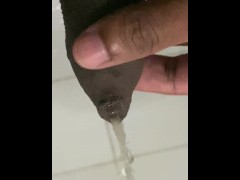 Publicpiss - Screenshot 6 of 16 - Pissing