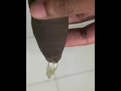 Publicpiss - Screenshot 7 of 16 - Peeing