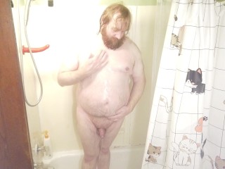 Kleine Sissy sub Trägt Pflegebär Korsett Und Posiert Und Tanzt in Der Badewanne Sexy Golden Shower POV HD