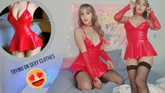 BelleAliz примеряет сексуальный красный наряд