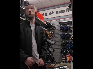 Je me Déshabille Dans Le Magasin Pour Essayer Ces Sous-vêtements