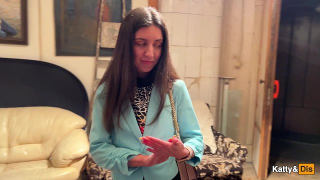 Художник выебал молодую натурщицу и нанес сперму на лицо
