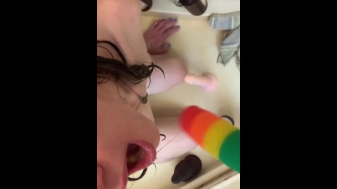 Femboy amateur pratiquant la bite à sucer