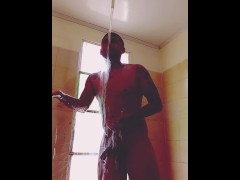 Camara capta moreno latino masturbandose en el baño