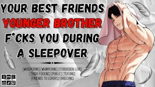 O irmão do seu melhor amigo te fode durante uma festa do pijama