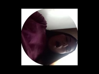Me masturbo mientras pienso en tu polla dura