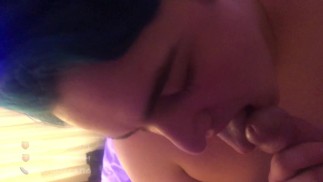 FTM Twink Damian Night Gibt Darth Fellatio Einen Köstlichen Schlampigen Kopf-Blowjob