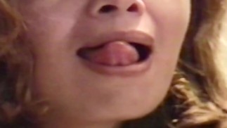 Показываю свою большую киску, задницу и сиськи перед тем, как меня трахнет жеребец