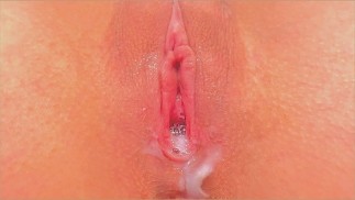 Минет крупным планом, лизание киски и глубокий кремпай на краю кровати - Паар Кейла и Лукас