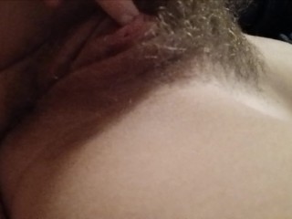 揉搓我坚硬的阴蒂/湿漉漉的阴户