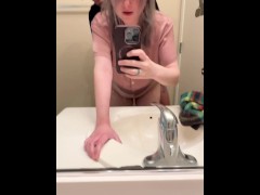 Seven minutes in heaven at a house party - Screenshot 4 of 16 - Pretty Girl Blowjob