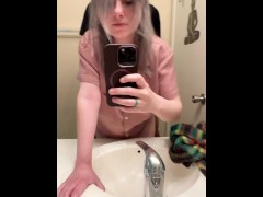 Seven minutes in heaven at a house party - Screenshot 9 of 16 - Pretty Girl Blowjob