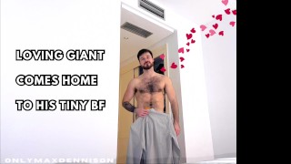 Gigante amoroso chega em casa para seu pequeno namorado