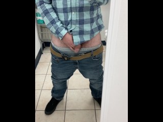 Playing around in the restroom at my old job lol Video