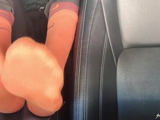 Nike Orange et Chaussettes Brunes - Chaussettes Fetish