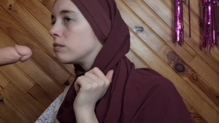 Virginie River Krásná Muslimská Studentka Objeví Ve Věcech Své Sestry Robertka A Upustí Ho