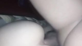 اول مرة لبنت عربية مهبلها وردي وضيق وتئن بصوت عالي