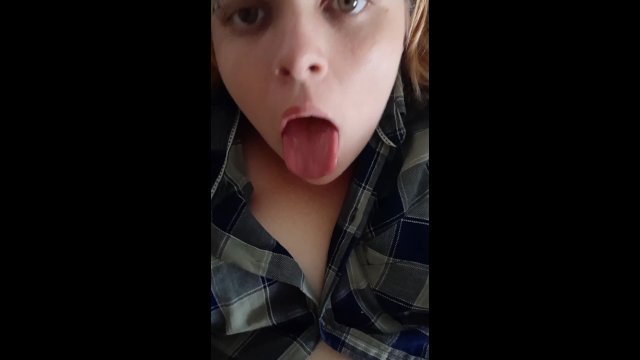 Amateur masturbates for daddy
