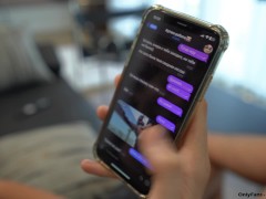 Сводная сестра застукала за дрочкой и позволила мне кончить на ее большие сиськи 2/16