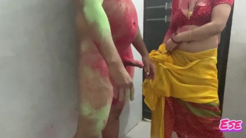 Desi meid werd geneukt toen ze huisbaas Naked vond op Holi Eve (echte Hindi Audio)