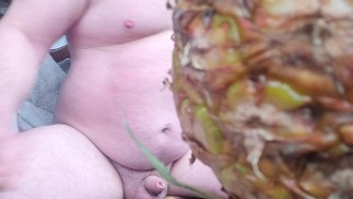 Соски трутся, писают и со стонами закуривают сигарету